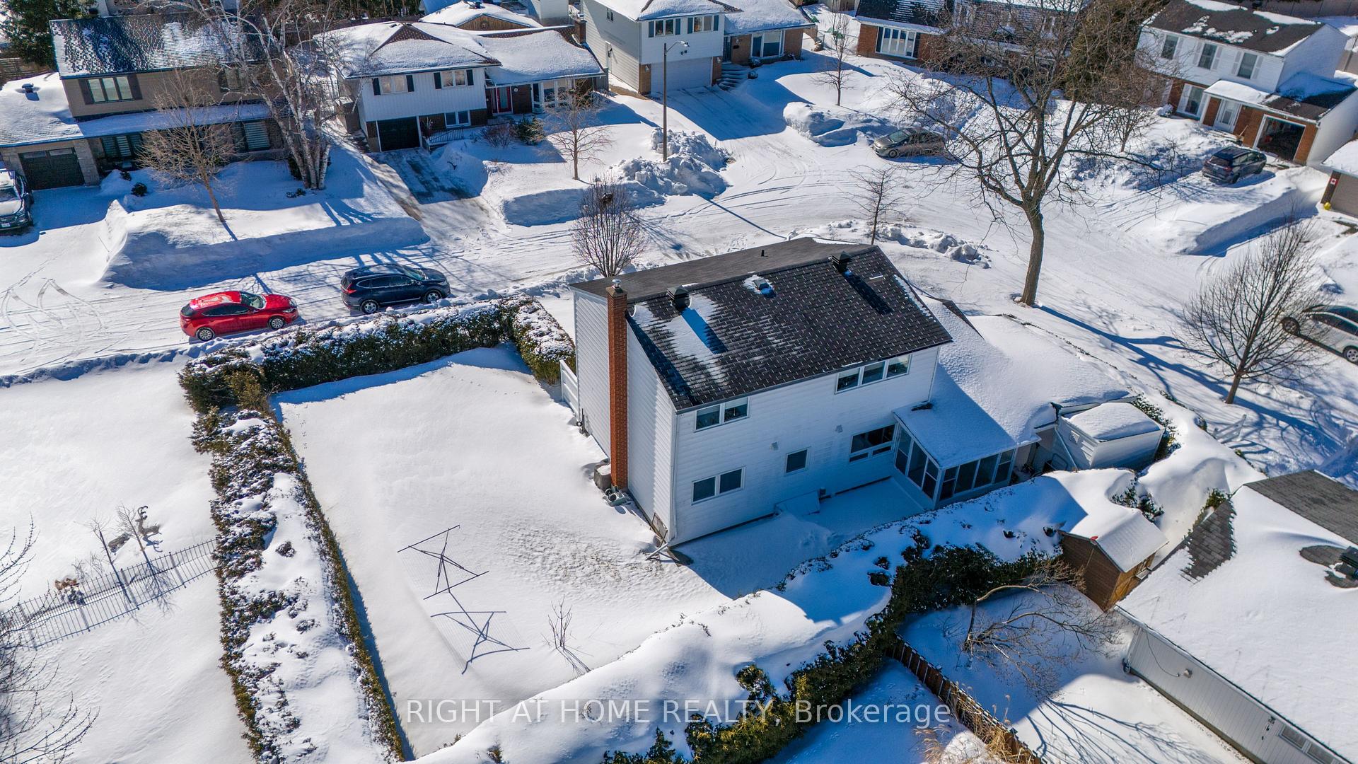 Photo 3 of 1339 Holmes Crescent, Ottawa, South Keys — HOMEH
