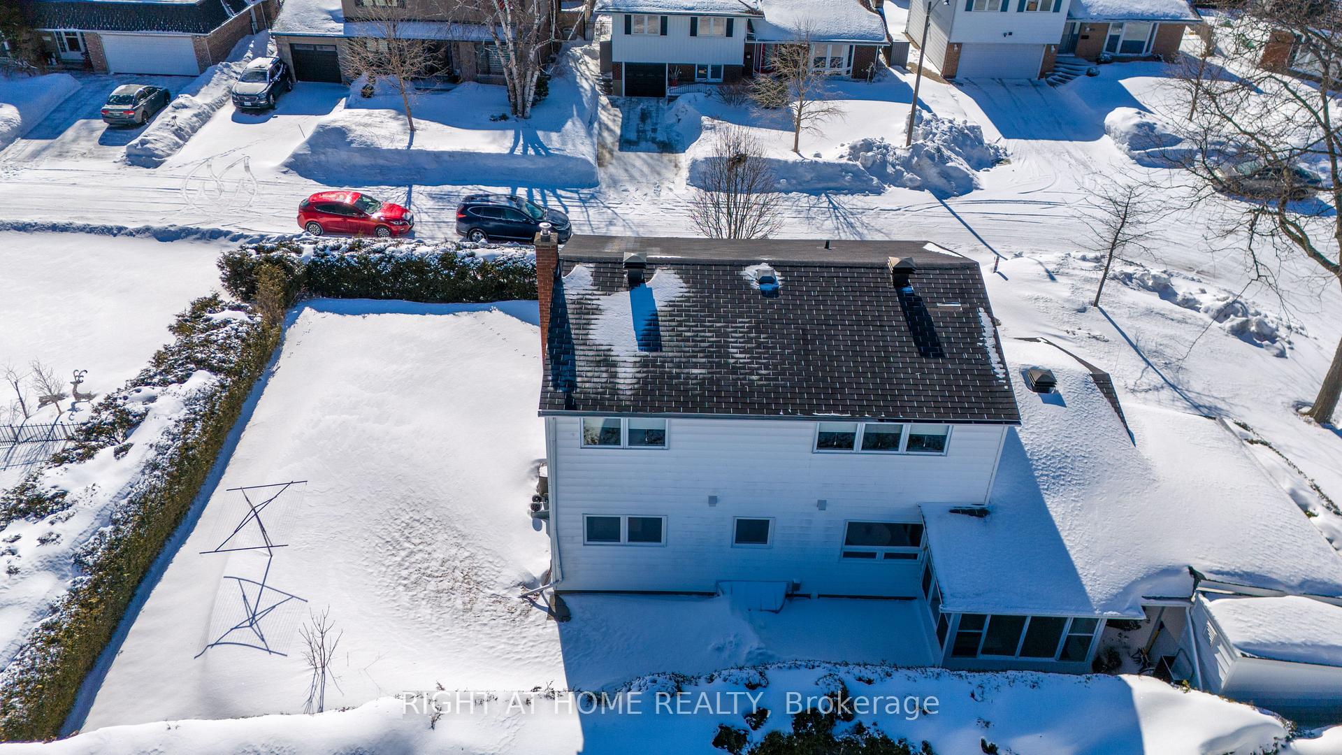 Photo 4 of 1339 Holmes Crescent, Ottawa, South Keys — HOMEH