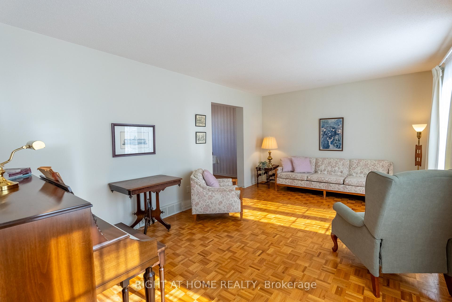 Photo 6 of 1339 Holmes Crescent, Ottawa, South Keys — HOMEH