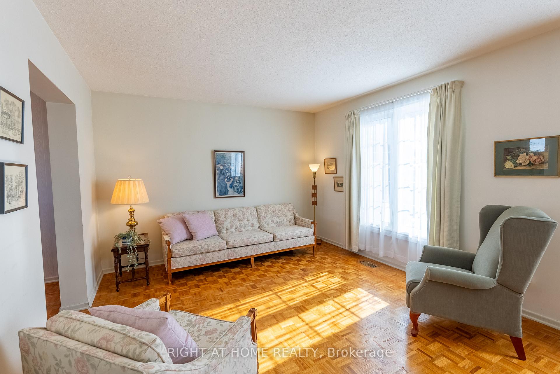 Photo 7 of 1339 Holmes Crescent, Ottawa, South Keys — HOMEH