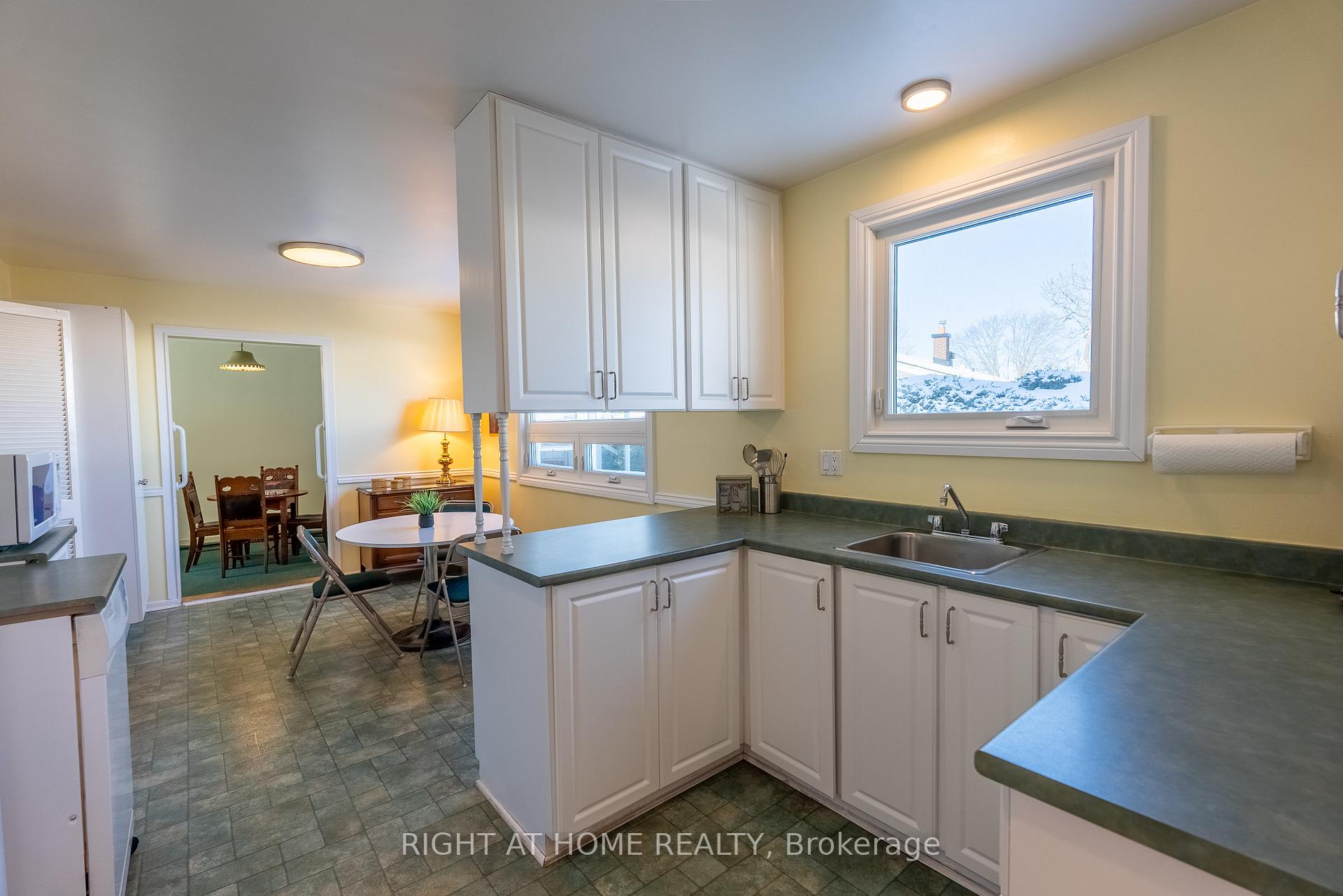 Photo 11 of 1339 Holmes Crescent, Ottawa, South Keys — HOMEH