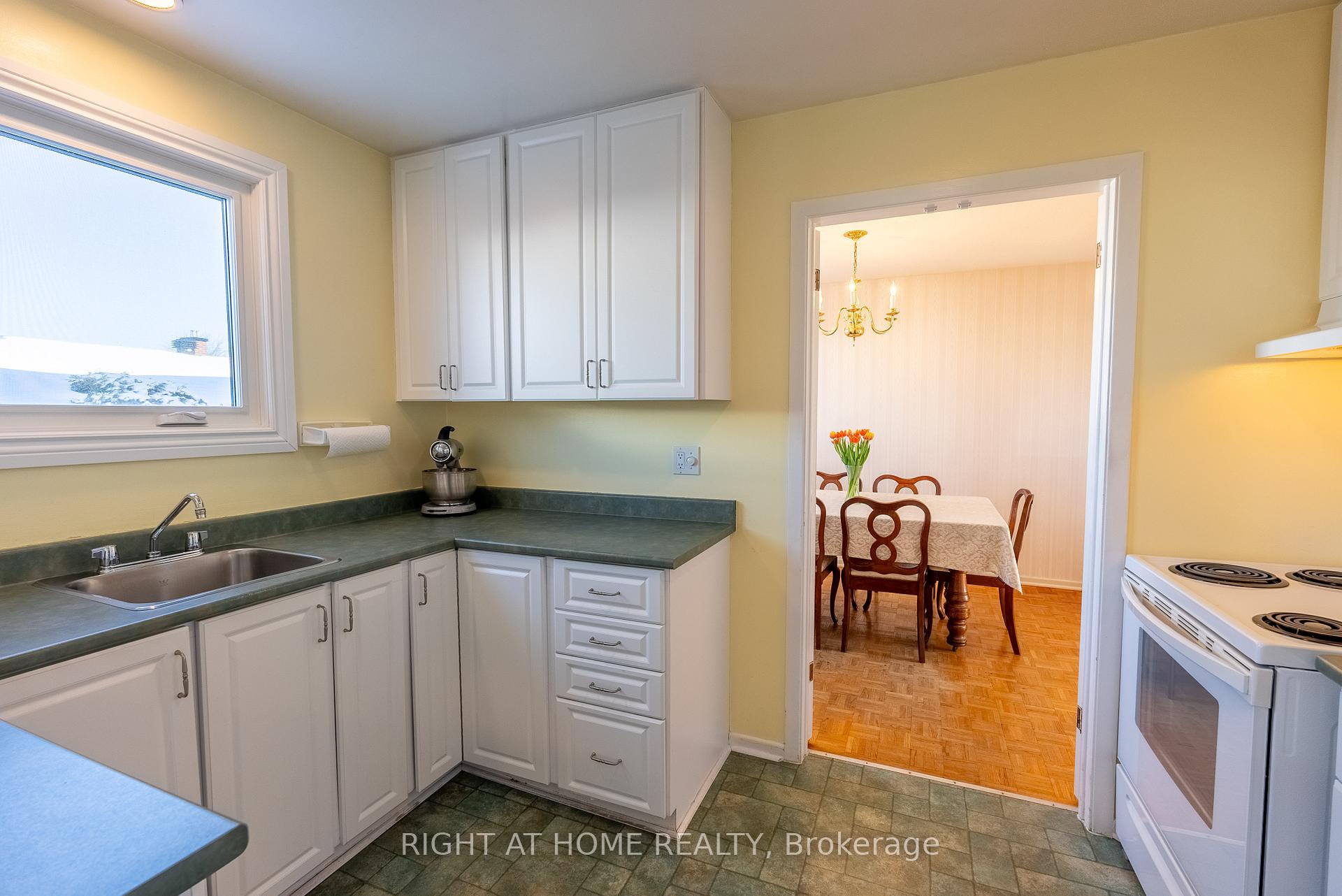 Photo 12 of 1339 Holmes Crescent, Ottawa, South Keys — HOMEH