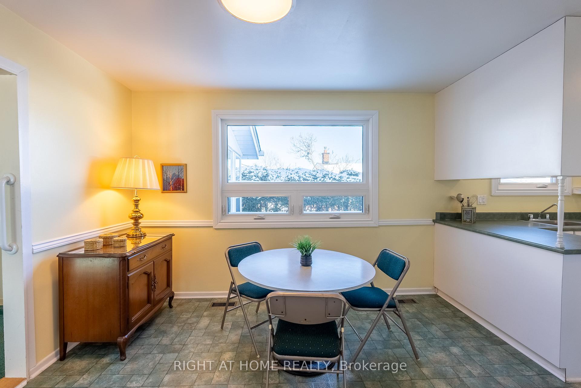 Photo 13 of 1339 Holmes Crescent, Ottawa, South Keys — HOMEH