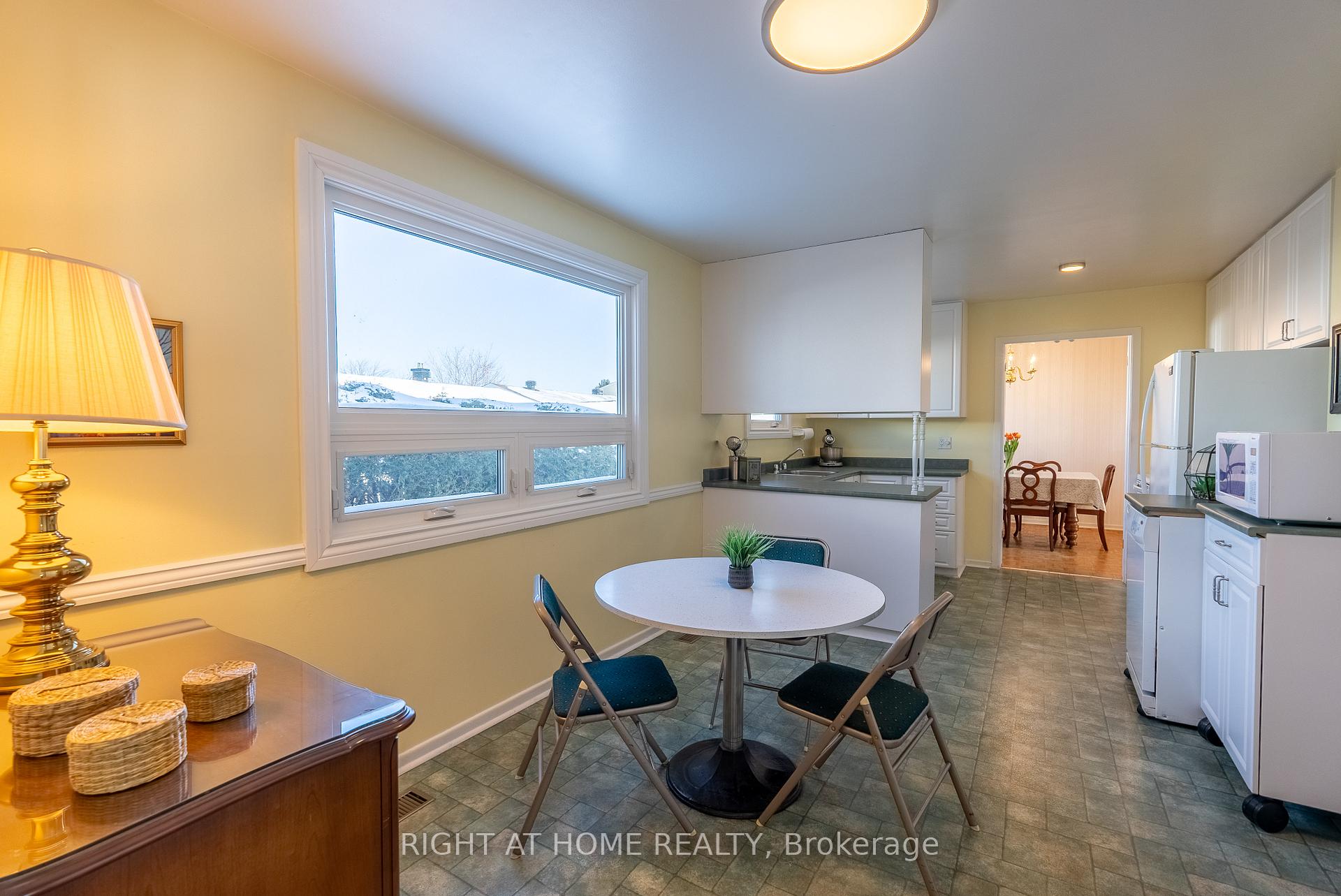 Photo 14 of 1339 Holmes Crescent, Ottawa, South Keys — HOMEH