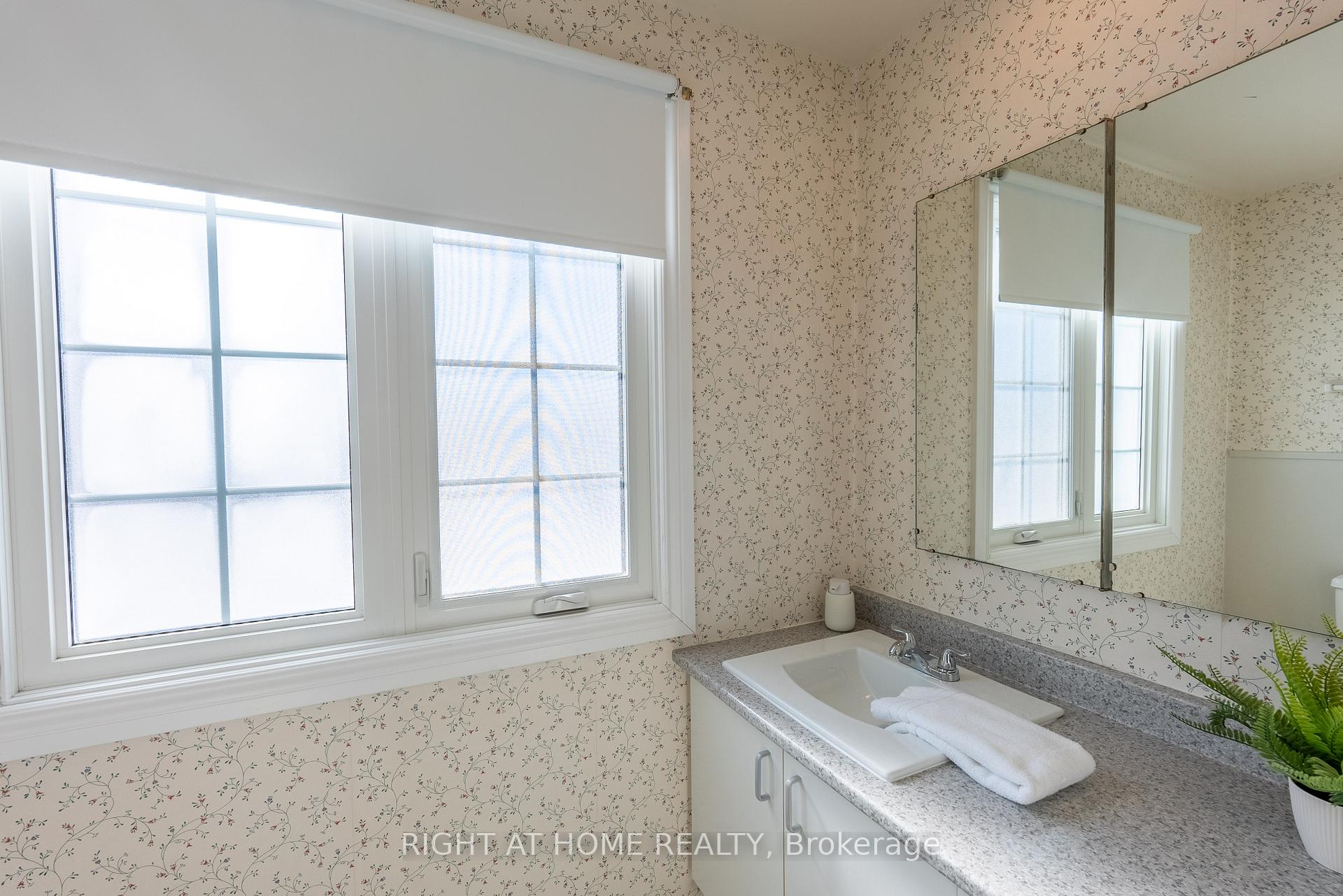 Photo 20 of 1339 Holmes Crescent, Ottawa, South Keys — HOMEH