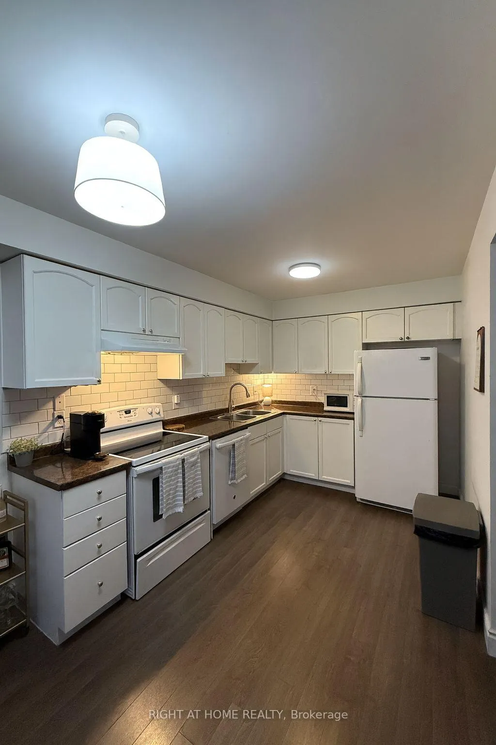 Photo 4 of Unit 5, 13 Cheltenham Road, Barrie, Georgian Drive — HOMEH