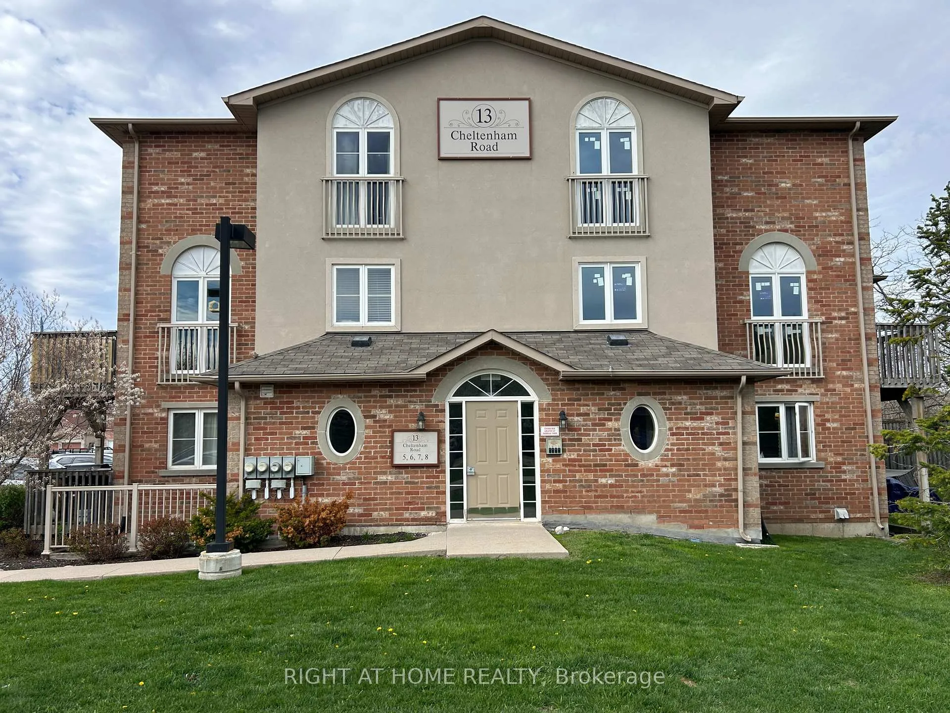 Photo 1 of Unit 5, 13 Cheltenham Road, Barrie, Georgian Drive — HOMEH