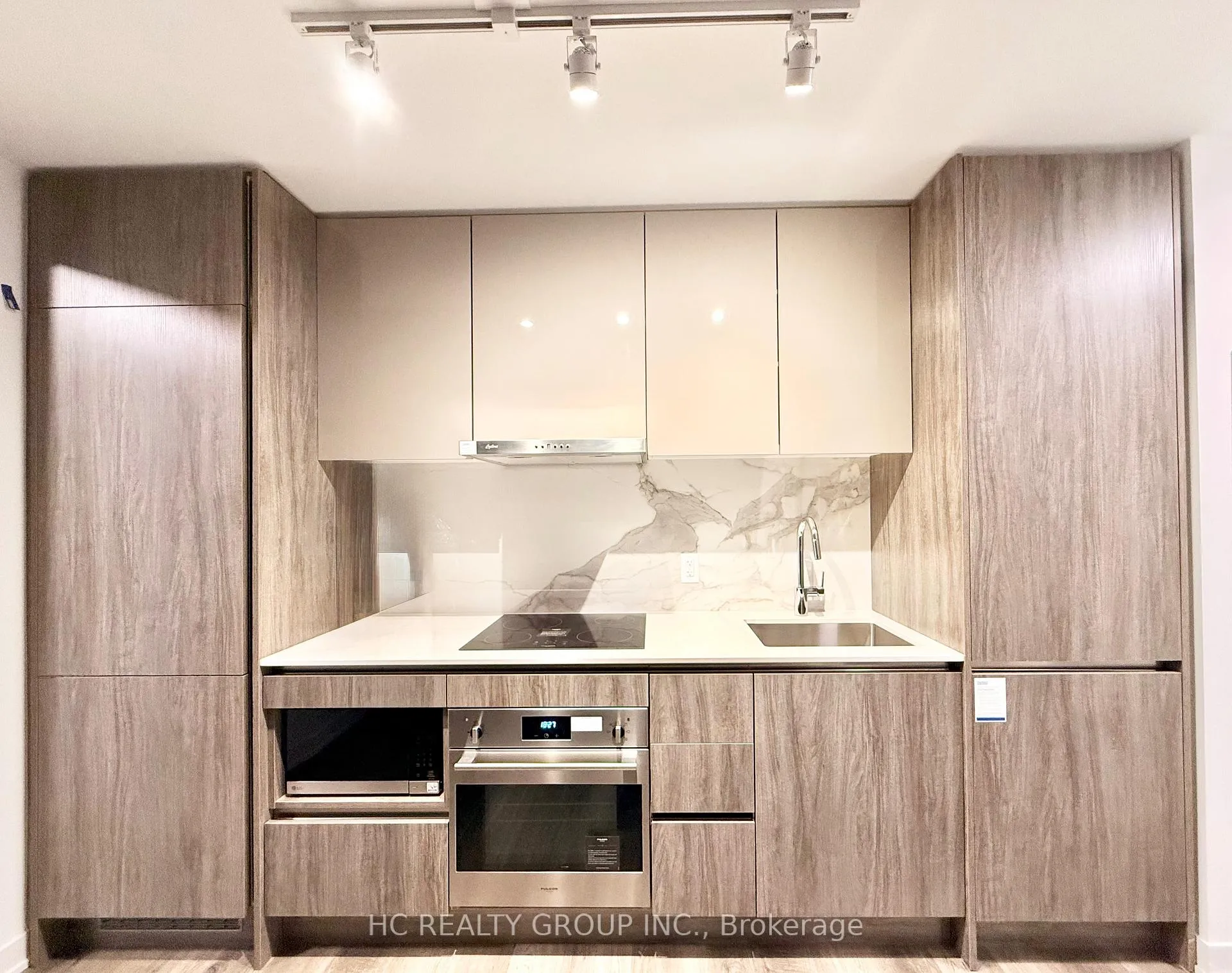 Photo 3 of Unit 1712, 180 Front Street E, Toronto, Moss Park — HOMEH