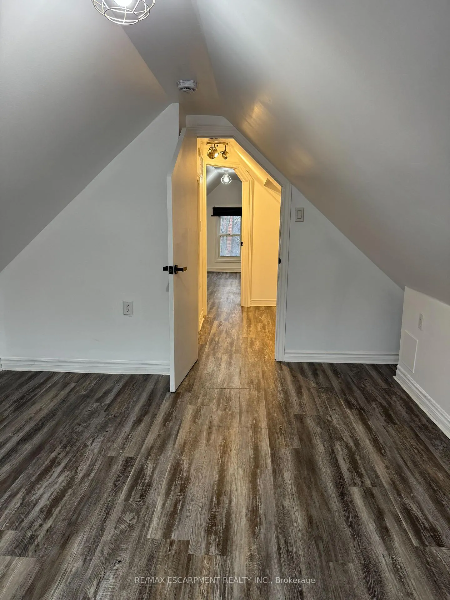 Photo 8 of Unit 1, 1152 King Street E, Hamilton, Crown Point — HOMEH