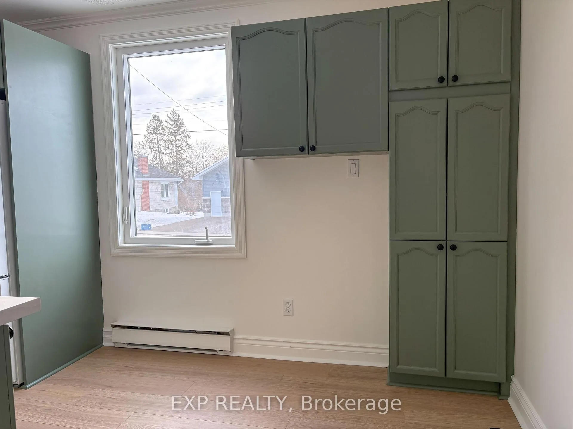 Photo 9 of 349 Raglan Street N, Renfrew — HOMEH