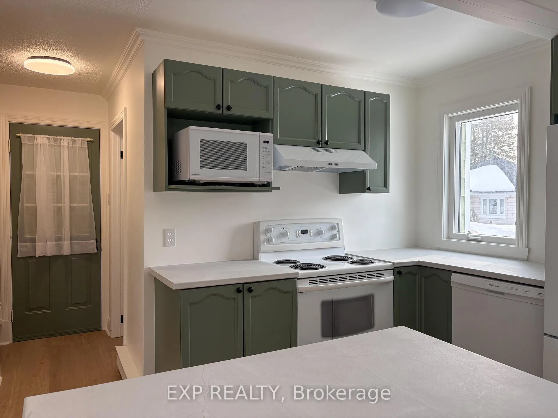 Photo 12 of 349 Raglan Street N, Renfrew — HOMEH