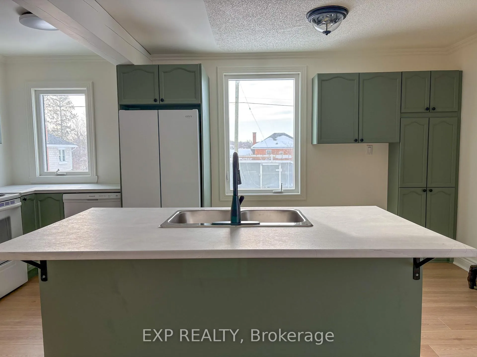 Photo 13 of 349 Raglan Street N, Renfrew — HOMEH
