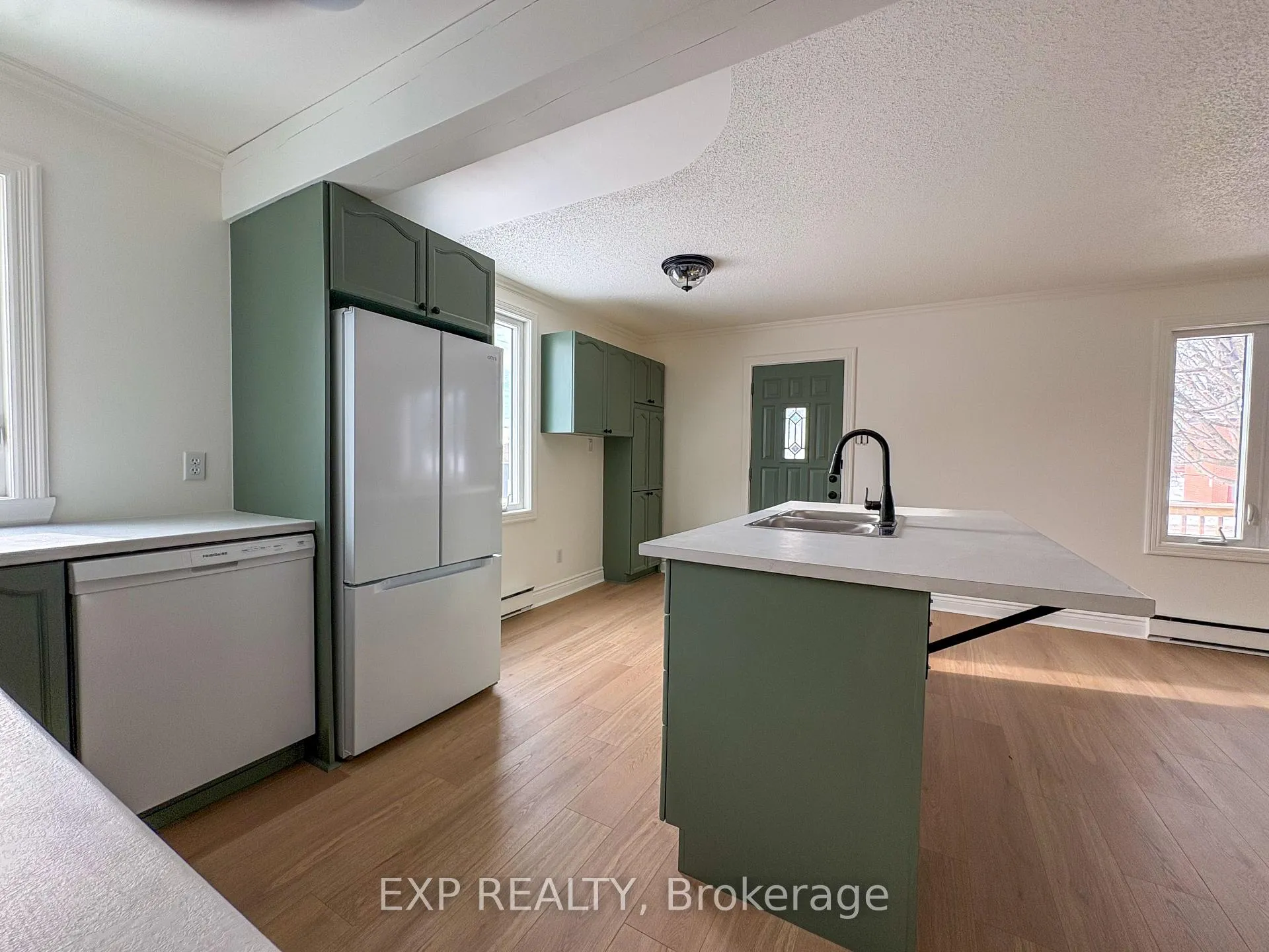 Photo 16 of 349 Raglan Street N, Renfrew — HOMEH