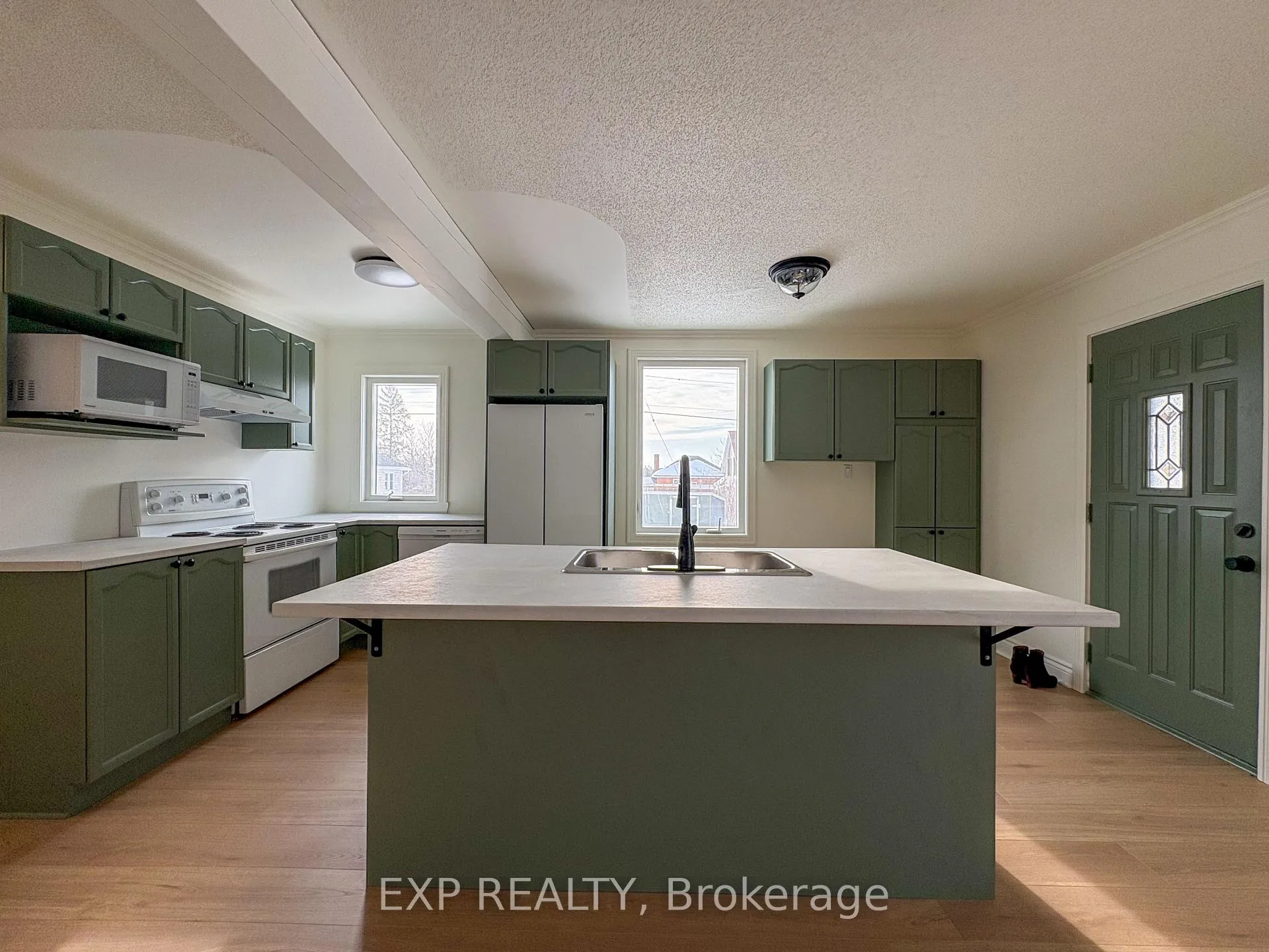 Photo 17 of 349 Raglan Street N, Renfrew — HOMEH