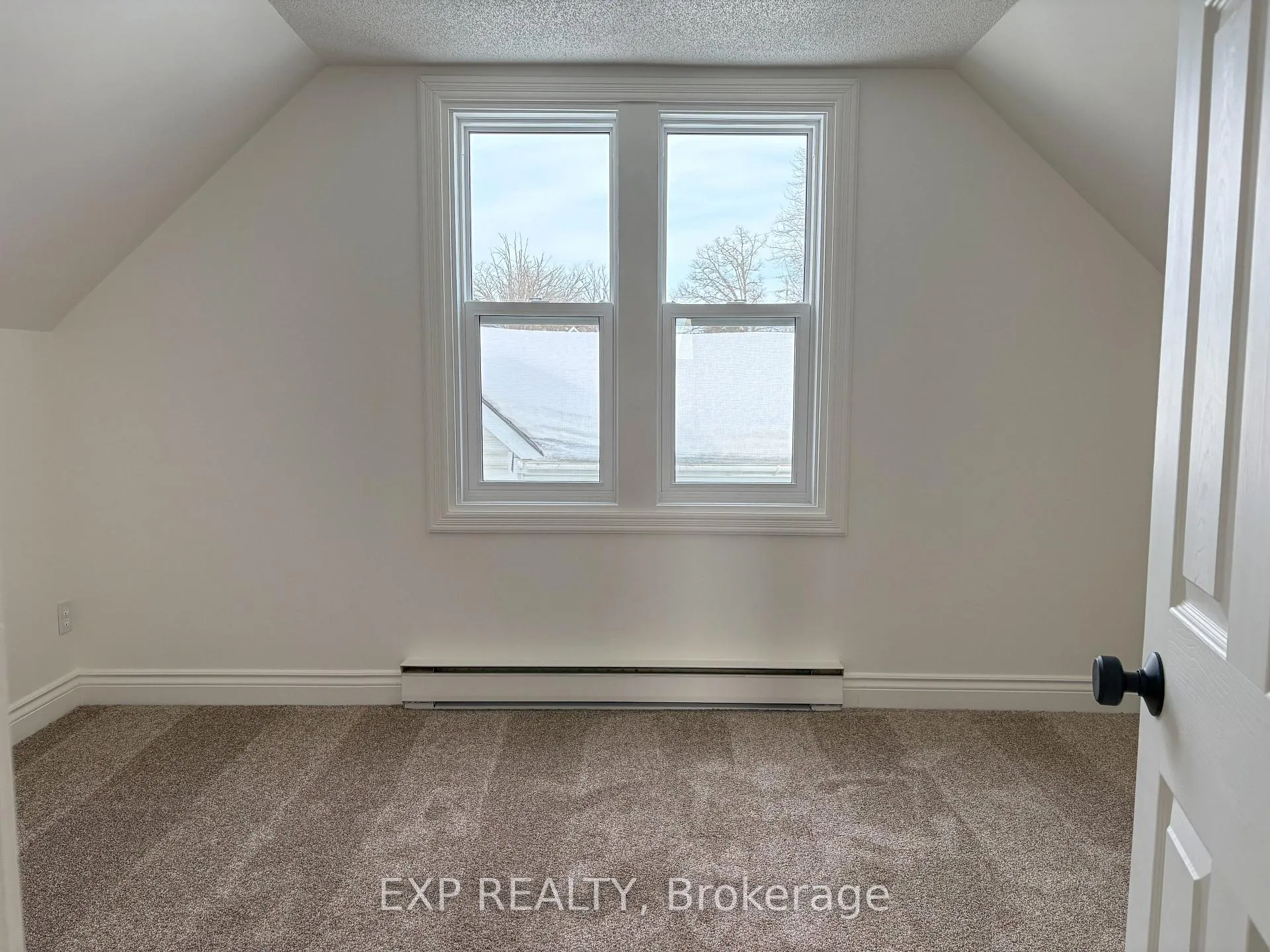 Photo 20 of 349 Raglan Street N, Renfrew — HOMEH