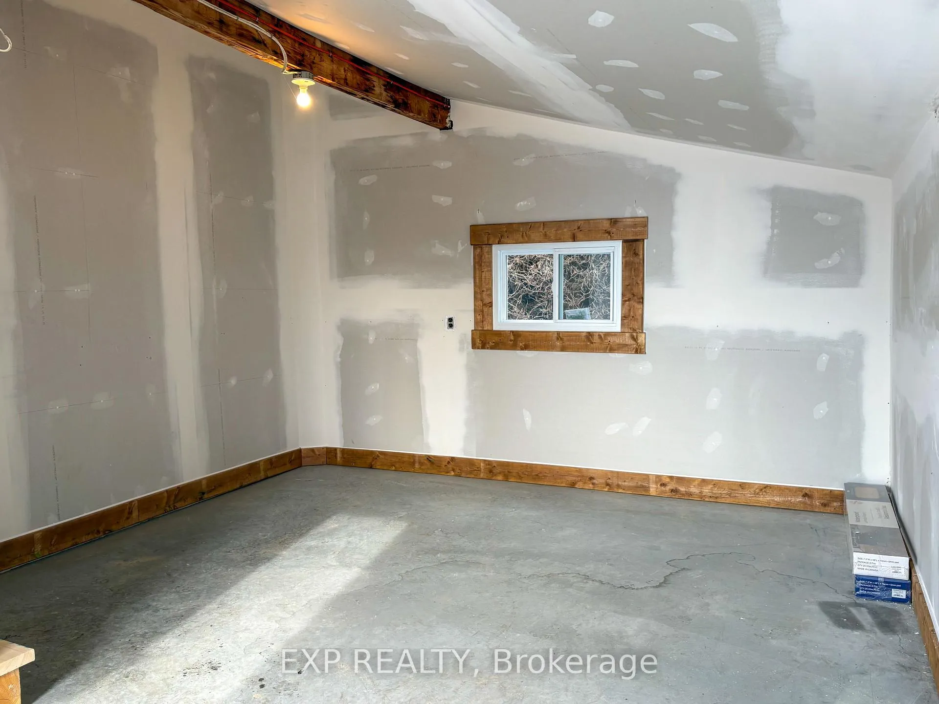 Photo 23 of 349 Raglan Street N, Renfrew — HOMEH