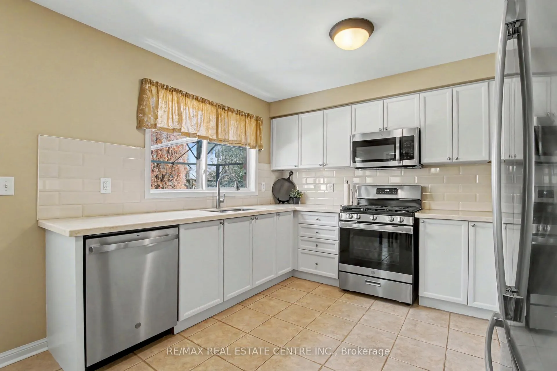 Photo 10 of 971 Lancaster Boulevard, Milton, Beaty — HOMEH
