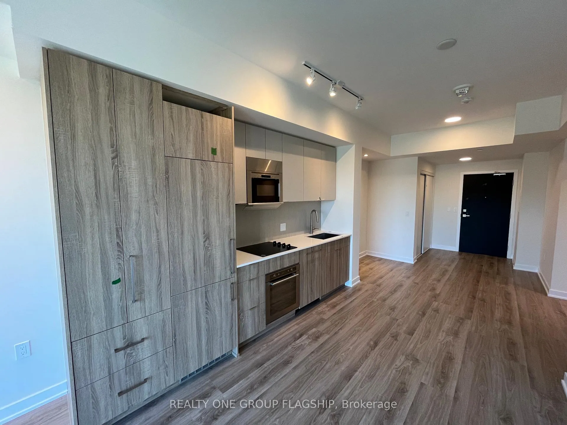 Photo 8 of Unit 601, 840 St Clair Avenue W, Toronto, Oakwood Village — HOMEH