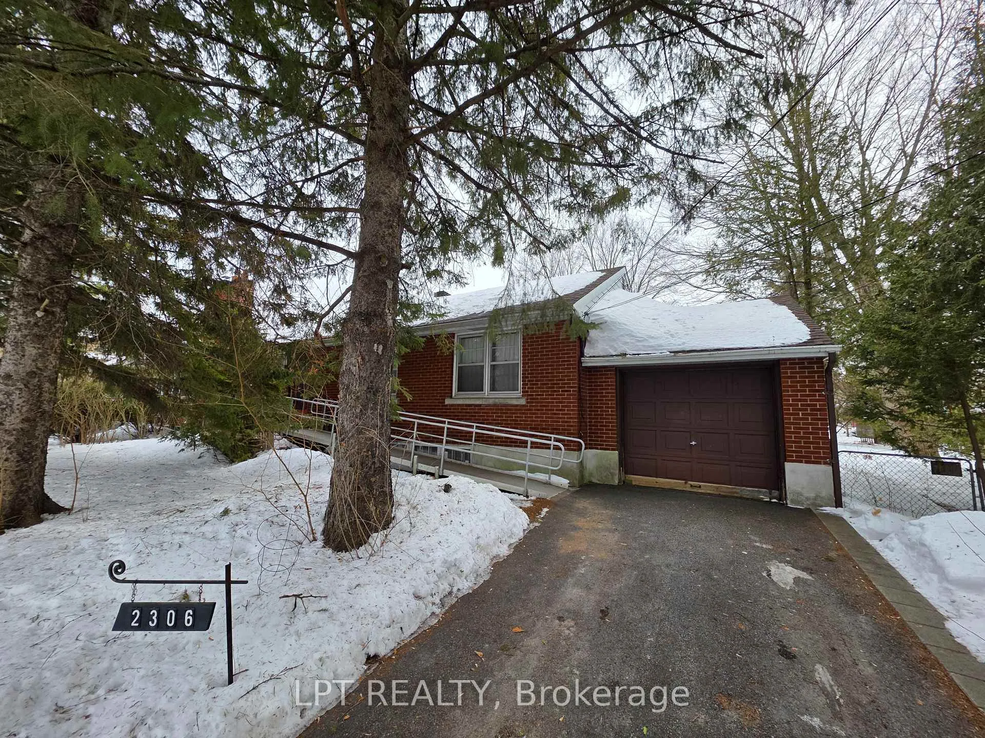 Photo 1 of 2306 Lawn Avenue, Ottawa, Woodroffe — HOMEH