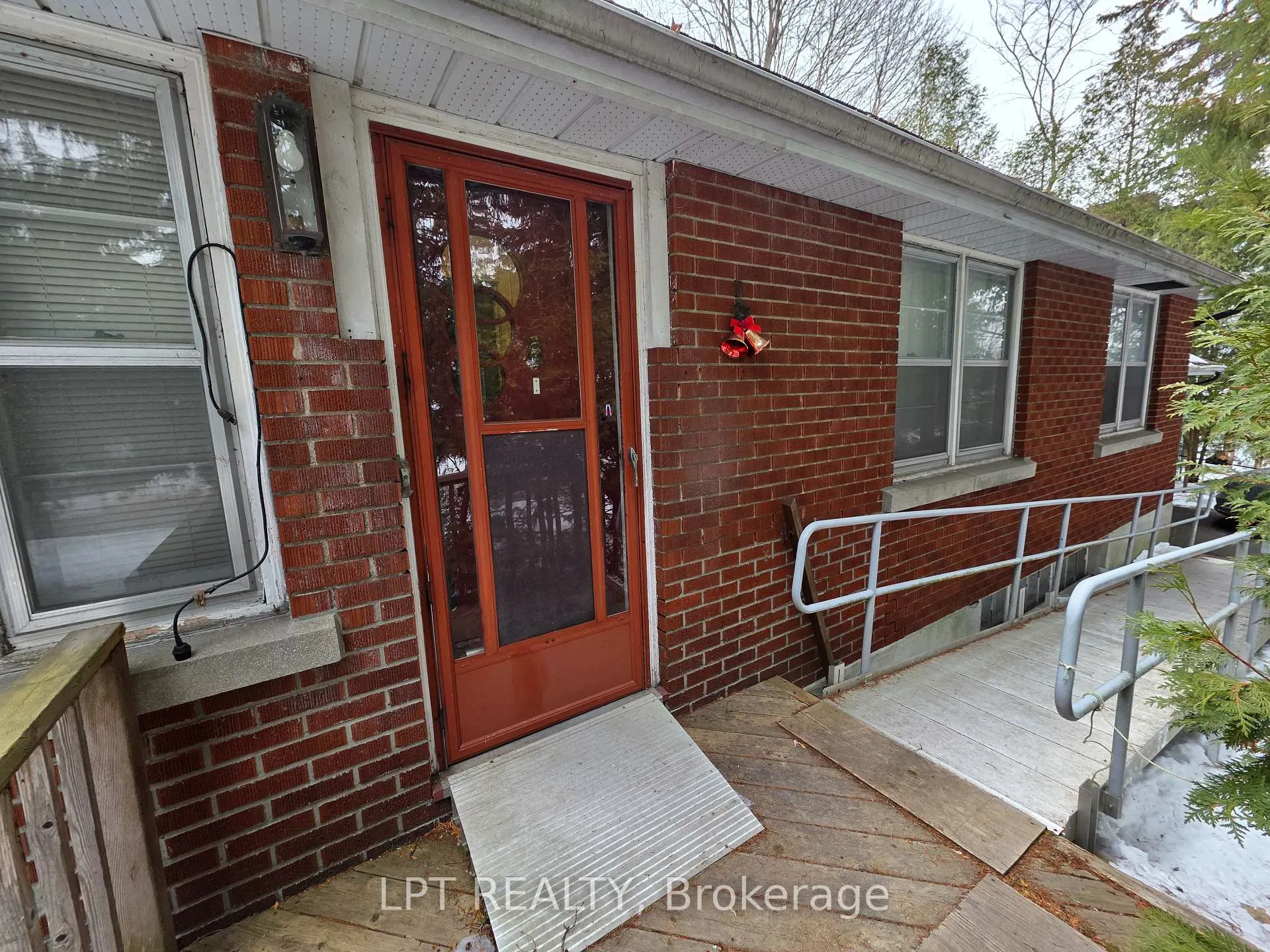 Photo 2 of 2306 Lawn Avenue, Ottawa, Woodroffe — HOMEH