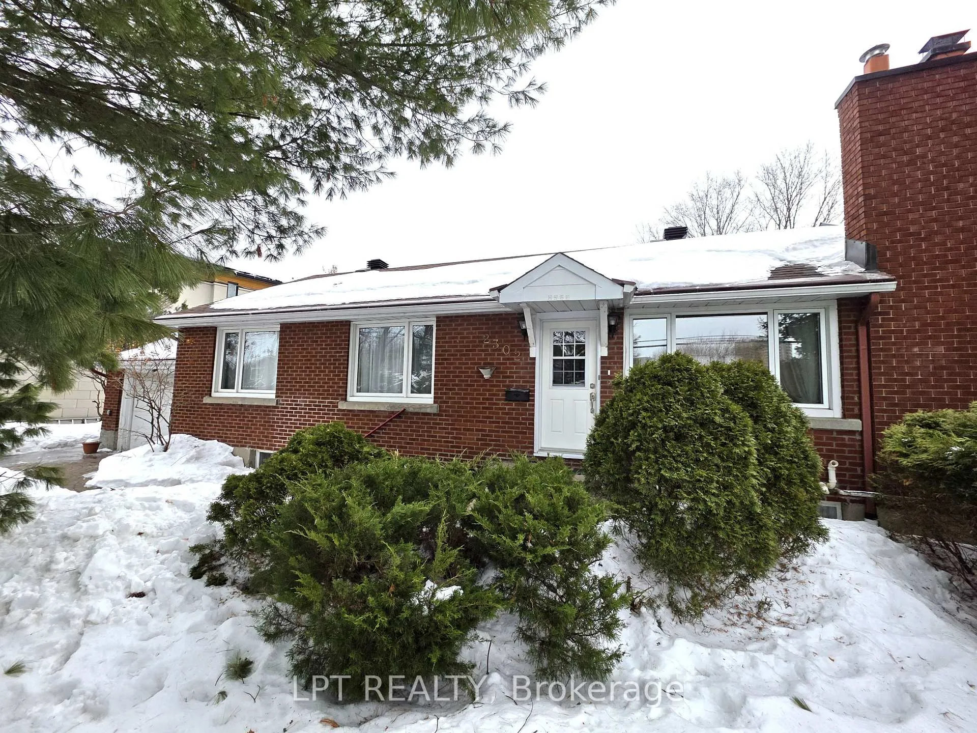Photo 1 of 2302 Lawn Avenue, Ottawa, Woodroffe — HOMEH