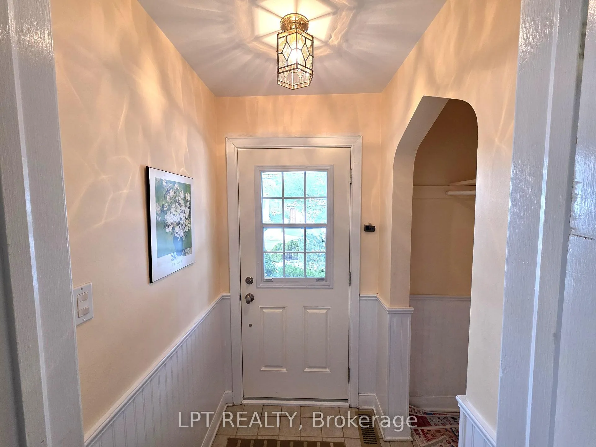 Photo 2 of 2302 Lawn Avenue, Ottawa, Woodroffe — HOMEH