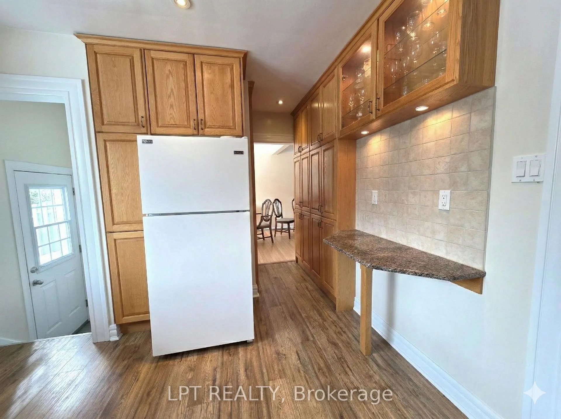 Photo 7 of 2302 Lawn Avenue, Ottawa, Woodroffe — HOMEH