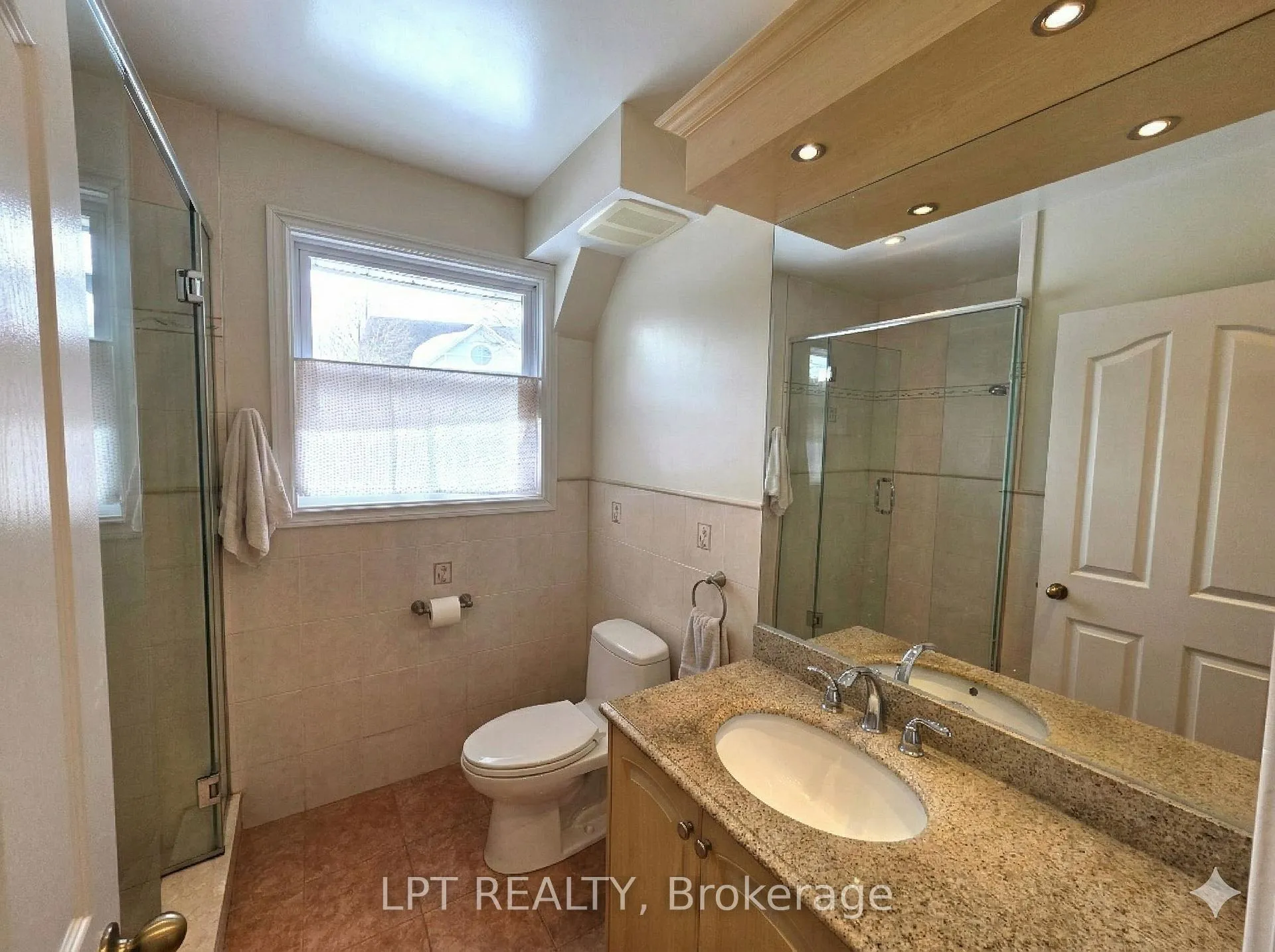 Photo 8 of 2302 Lawn Avenue, Ottawa, Woodroffe — HOMEH