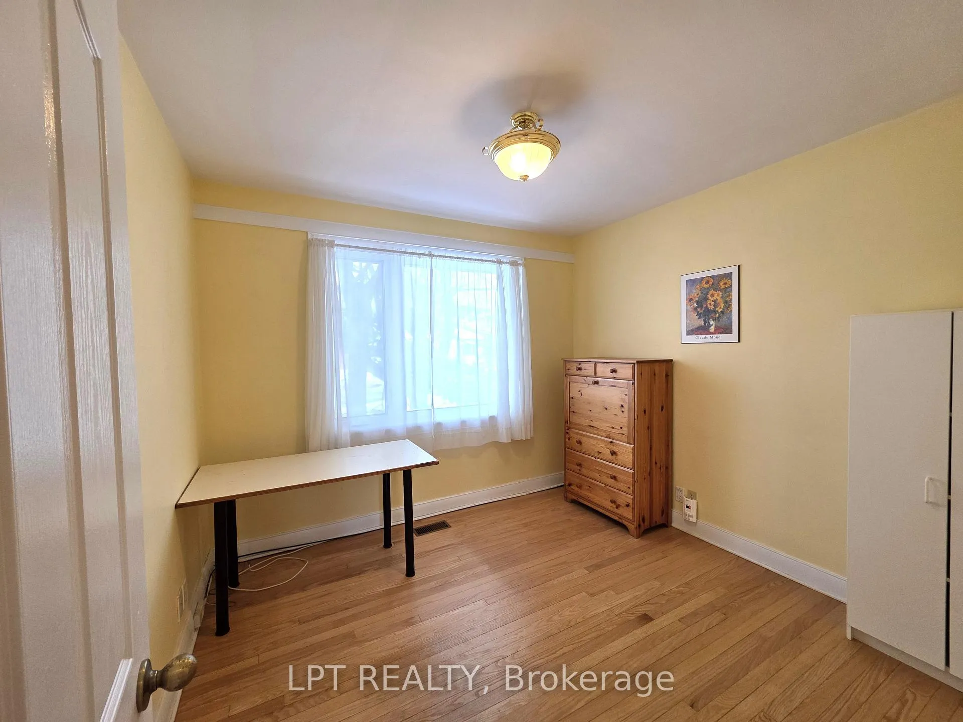 Photo 11 of 2302 Lawn Avenue, Ottawa, Woodroffe — HOMEH