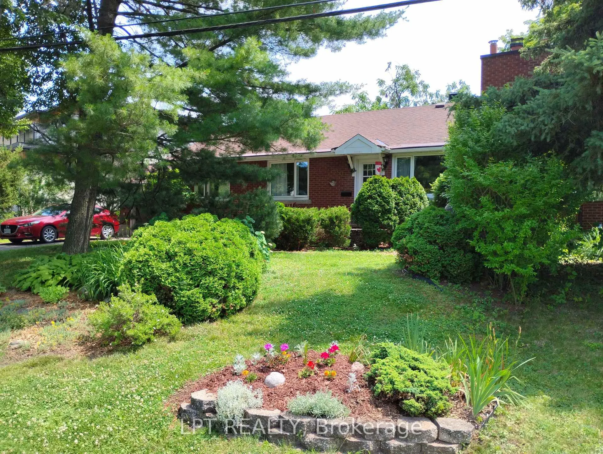 Photo 13 of 2302 Lawn Avenue, Ottawa, Woodroffe — HOMEH
