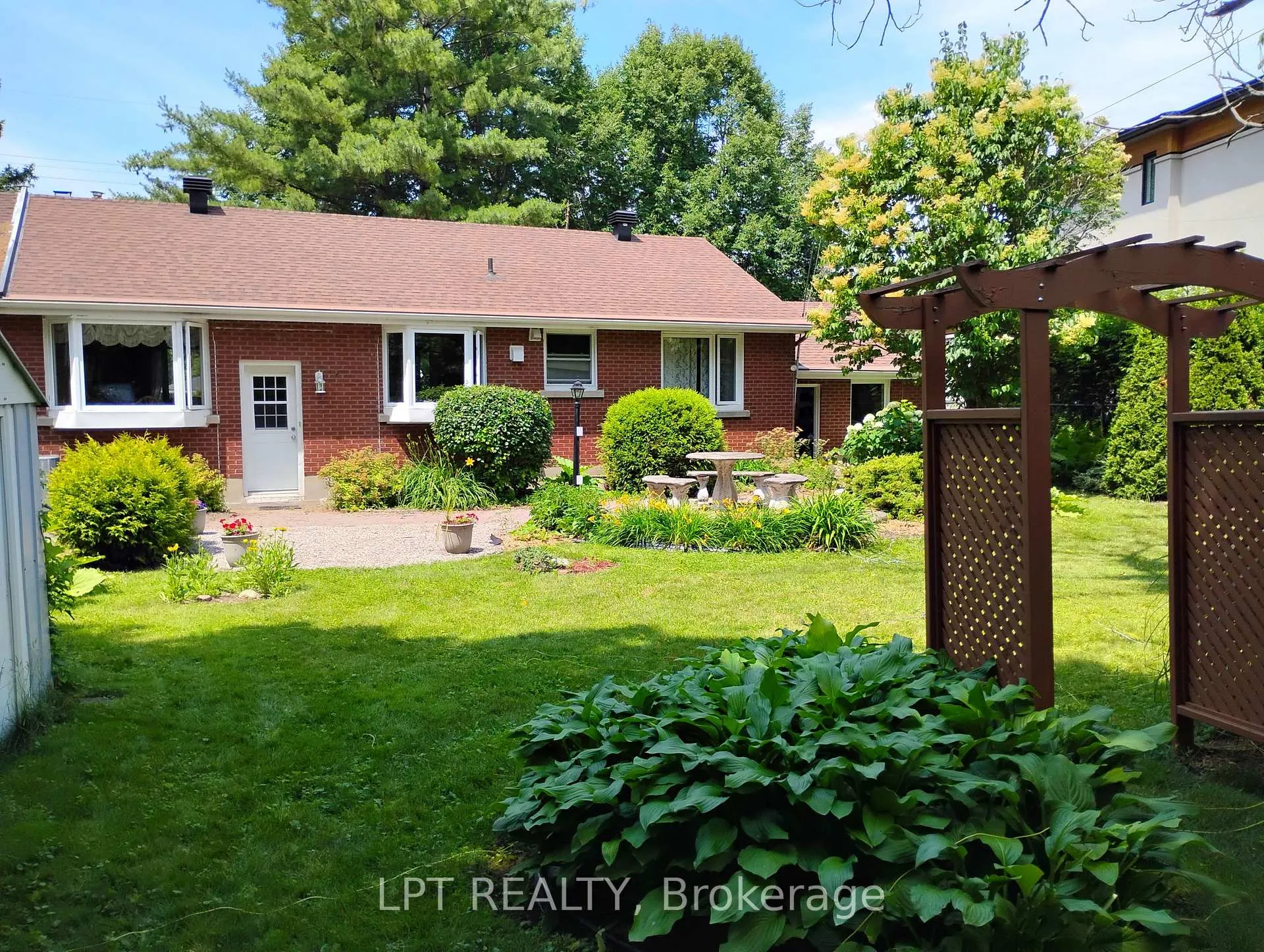 Photo 15 of 2302 Lawn Avenue, Ottawa, Woodroffe — HOMEH