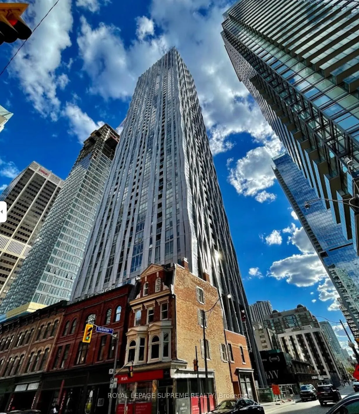 Front of Unit 1004, 1 Yorkville Avenue