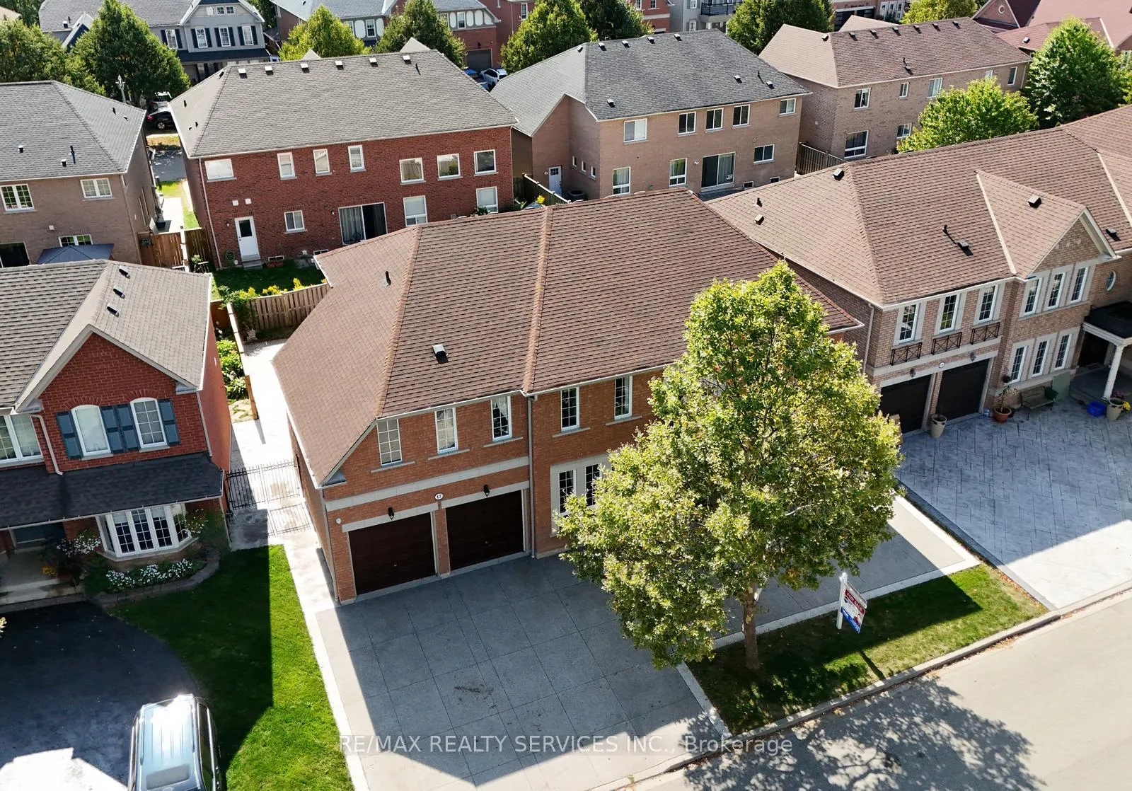 Photo 2 of 17 Ballantyne Drive, Ajax, Northwest Ajax — HOMEH