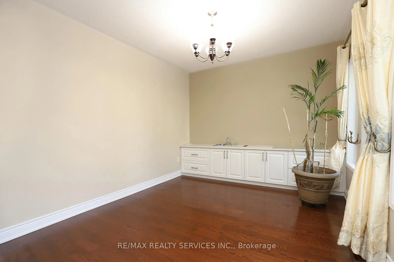 Photo 6 of 17 Ballantyne Drive, Ajax, Northwest Ajax — HOMEH