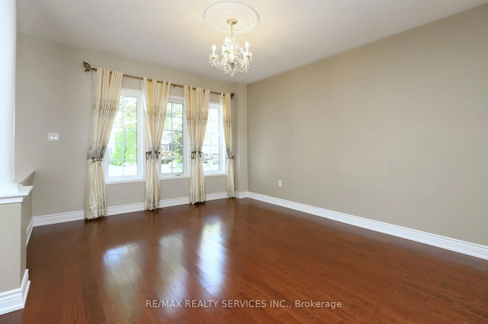 Photo 7 of 17 Ballantyne Drive, Ajax, Northwest Ajax — HOMEH