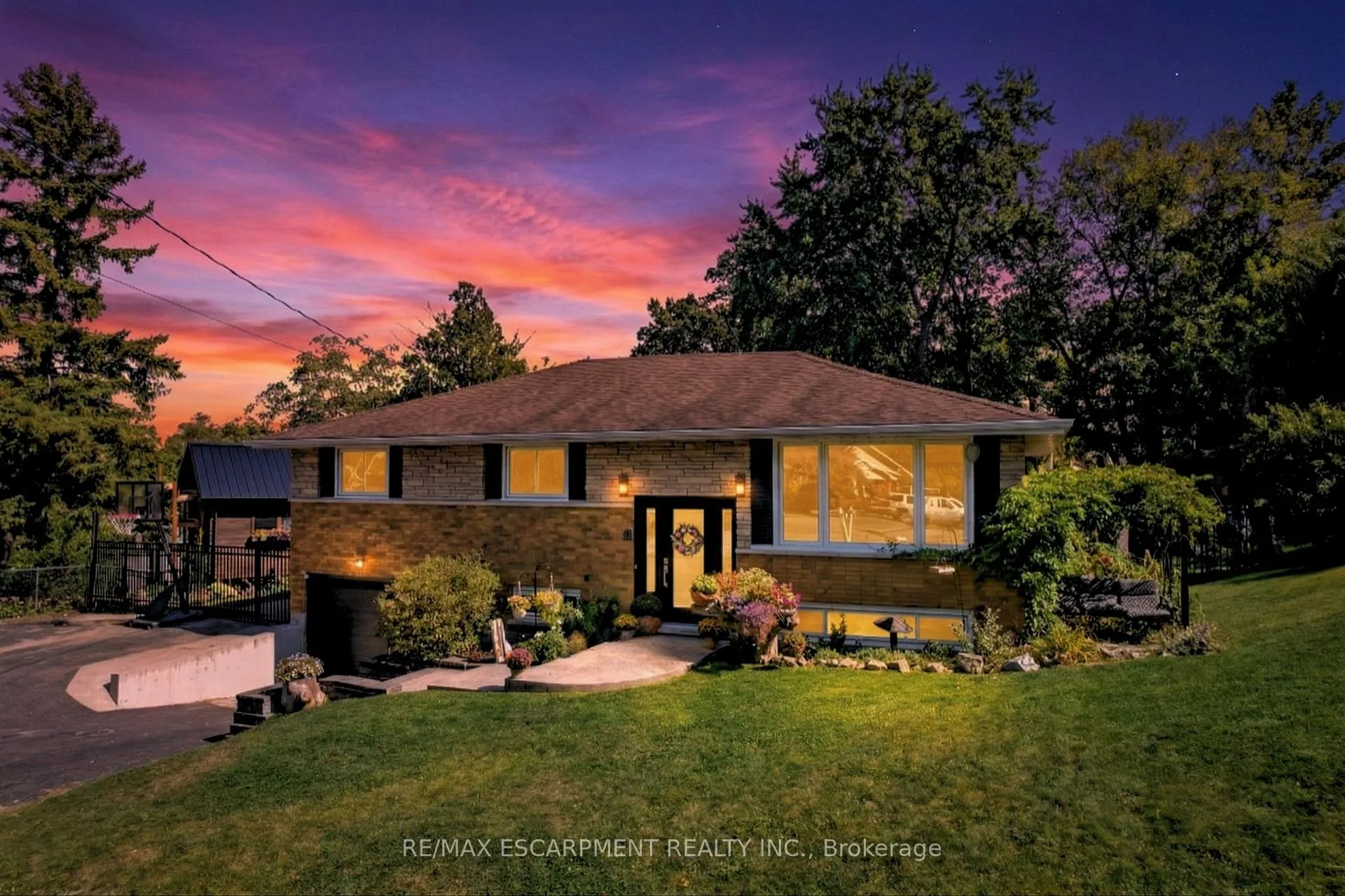 Photo 1 of 19 Wallace Place, Haldimand — HOMEH