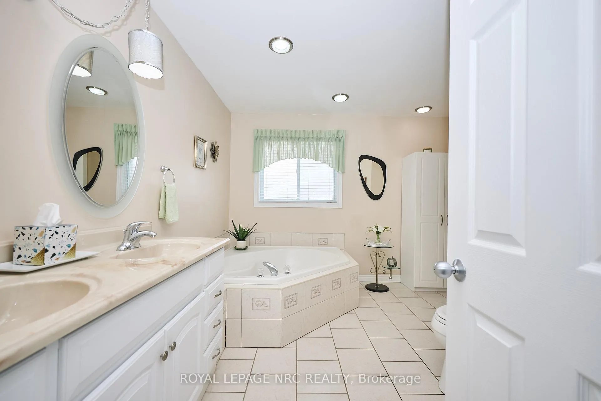 Photo 16 of 3399 Cardinal Drive, Niagara Falls, Mt. Carmel — HOMEH