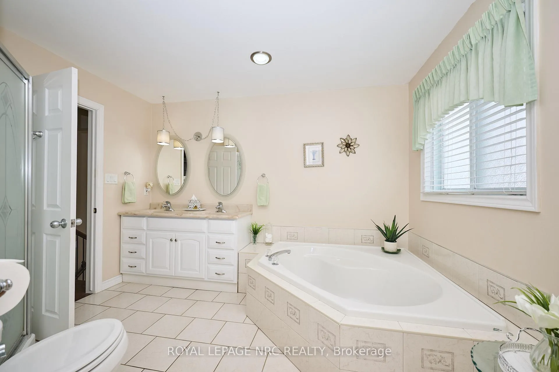 Photo 18 of 3399 Cardinal Drive, Niagara Falls, Mt. Carmel — HOMEH