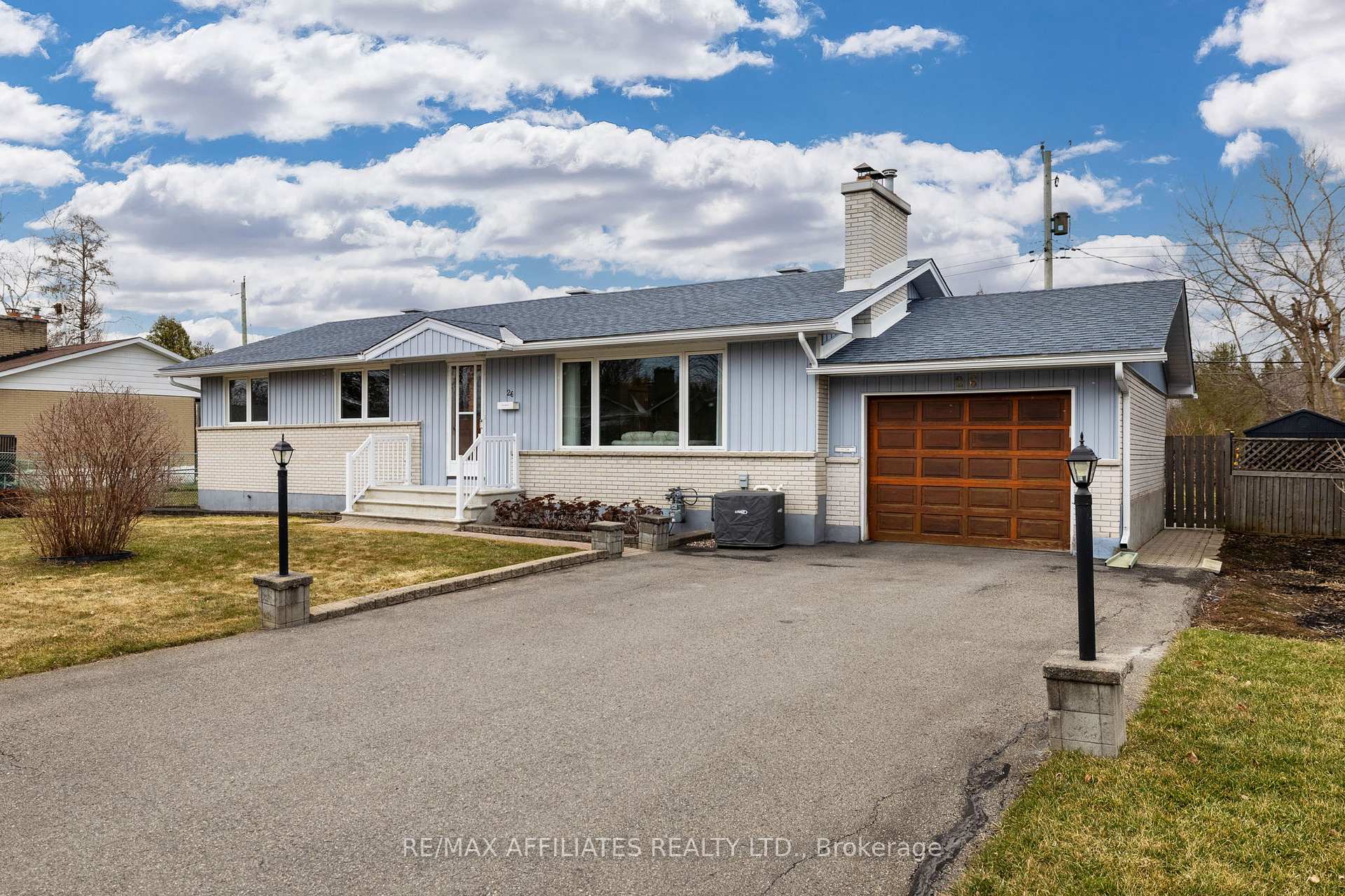 Photo 1 of 26 Parkside Crescent, Ottawa, Meadowlands/Crestview — HOMEH