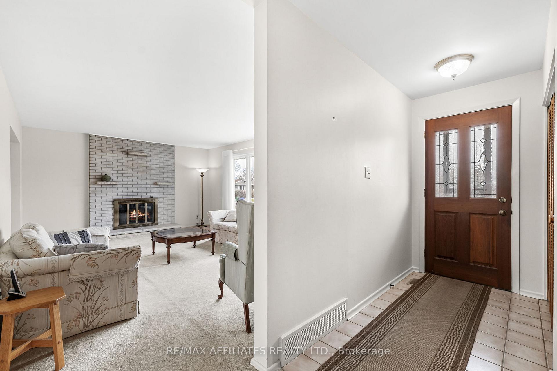 Photo 2 of 26 Parkside Crescent, Ottawa, Meadowlands/Crestview — HOMEH