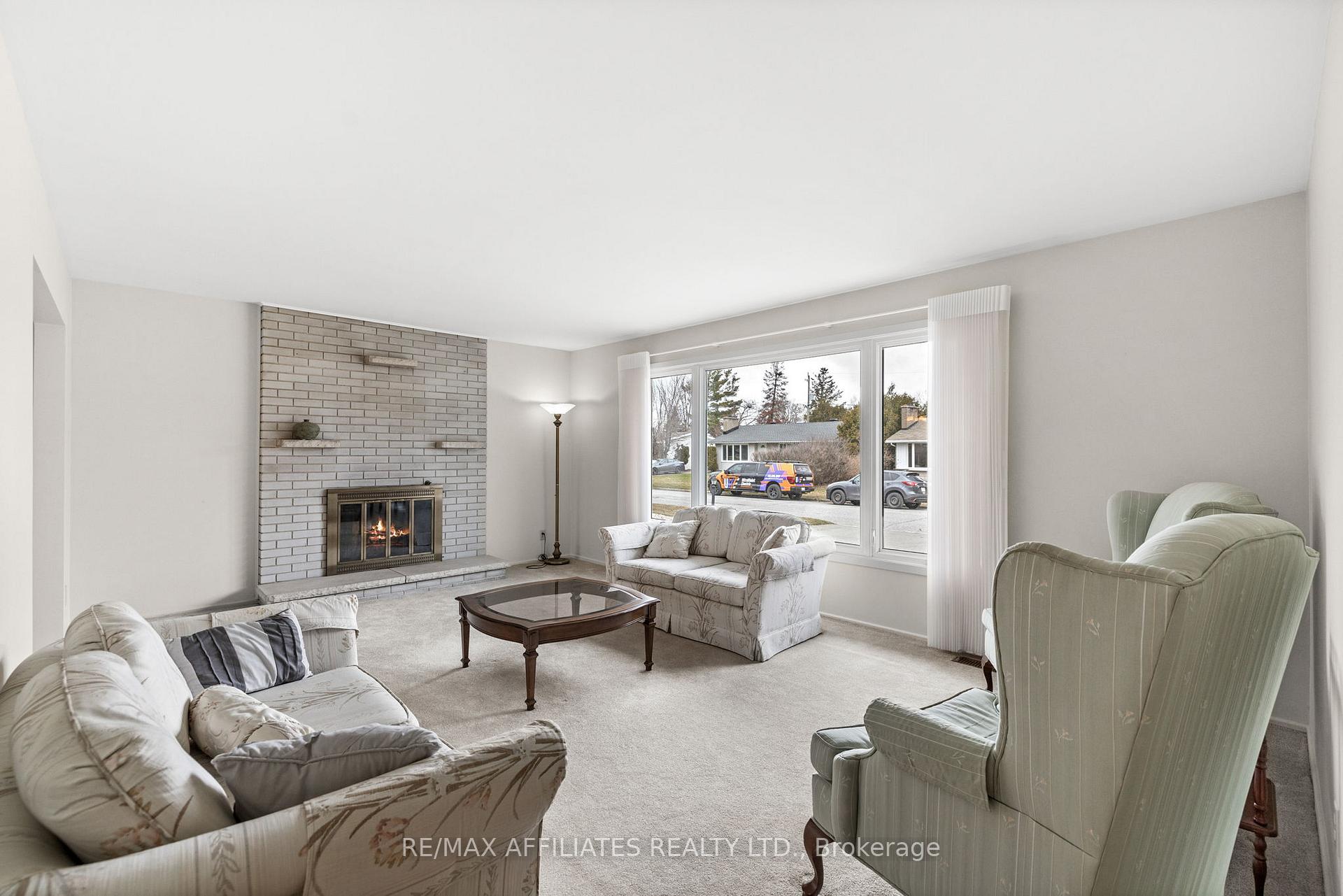 Photo 3 of 26 Parkside Crescent, Ottawa, Meadowlands/Crestview — HOMEH