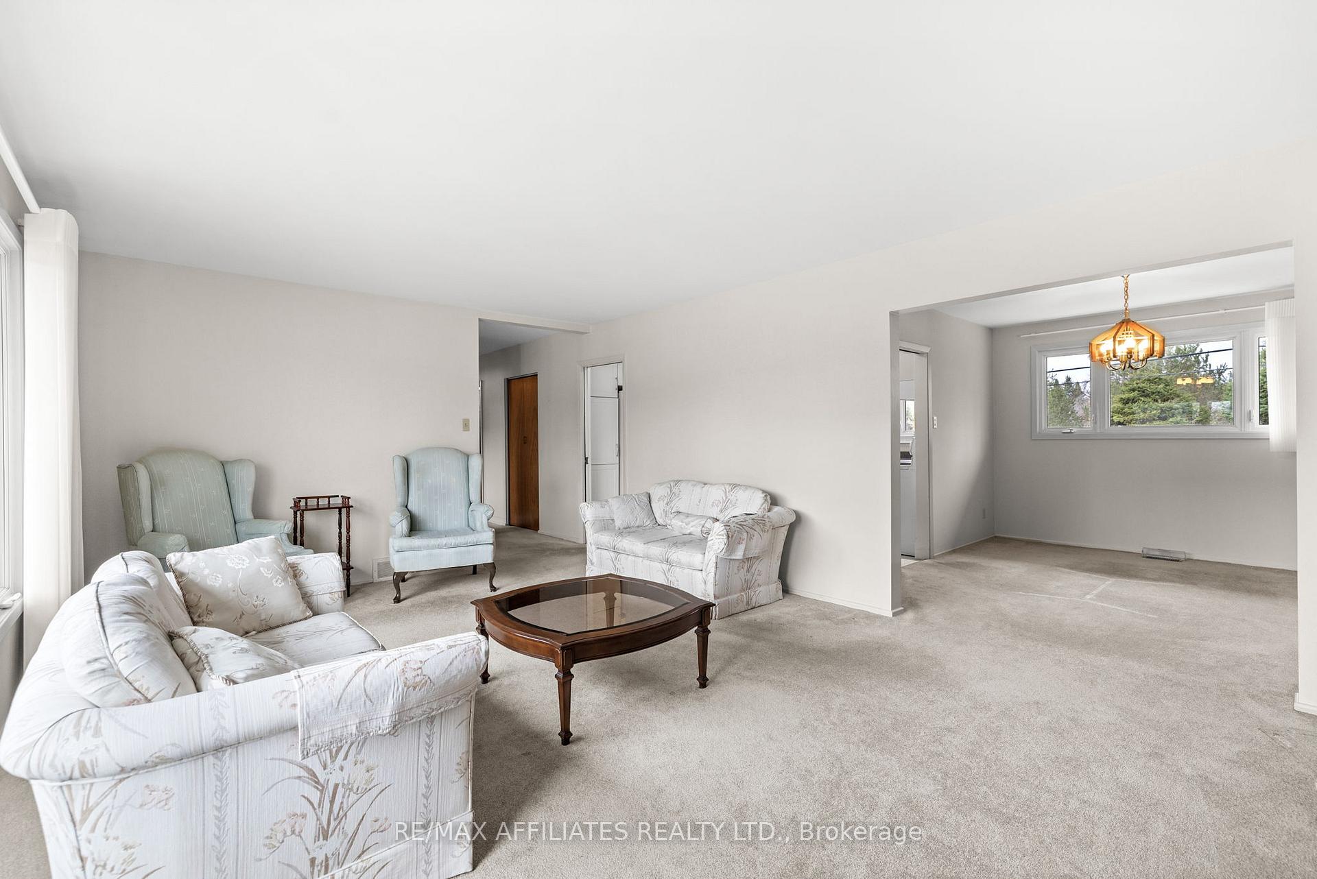 Photo 5 of 26 Parkside Crescent, Ottawa, Meadowlands/Crestview — HOMEH