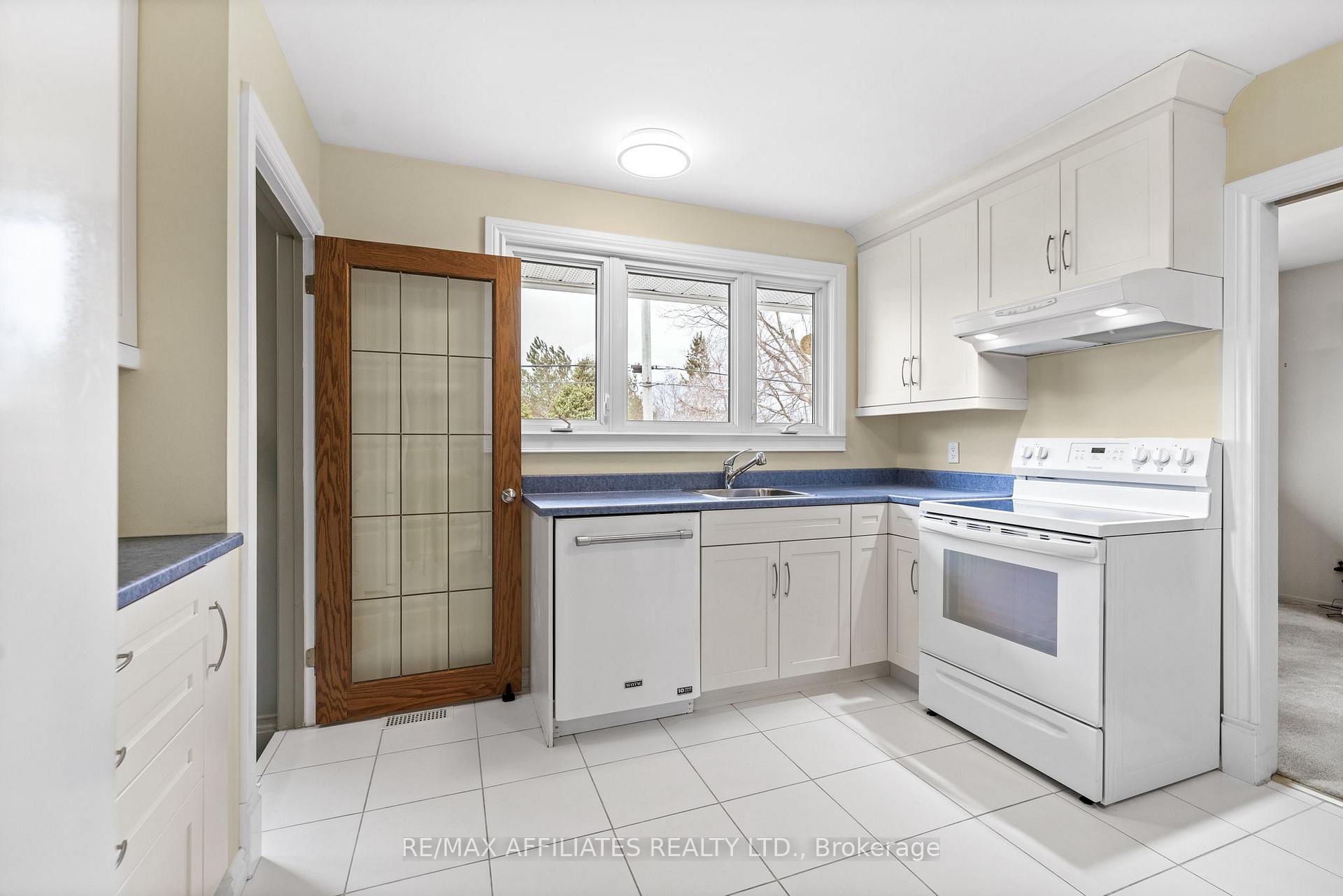 Photo 8 of 26 Parkside Crescent, Ottawa, Meadowlands/Crestview — HOMEH