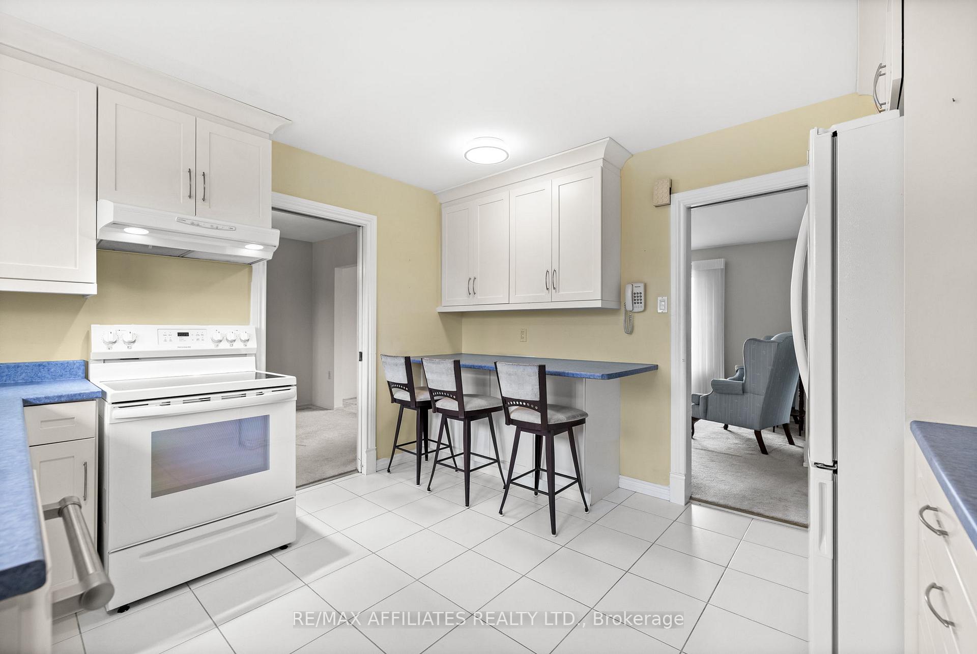 Photo 9 of 26 Parkside Crescent, Ottawa, Meadowlands/Crestview — HOMEH