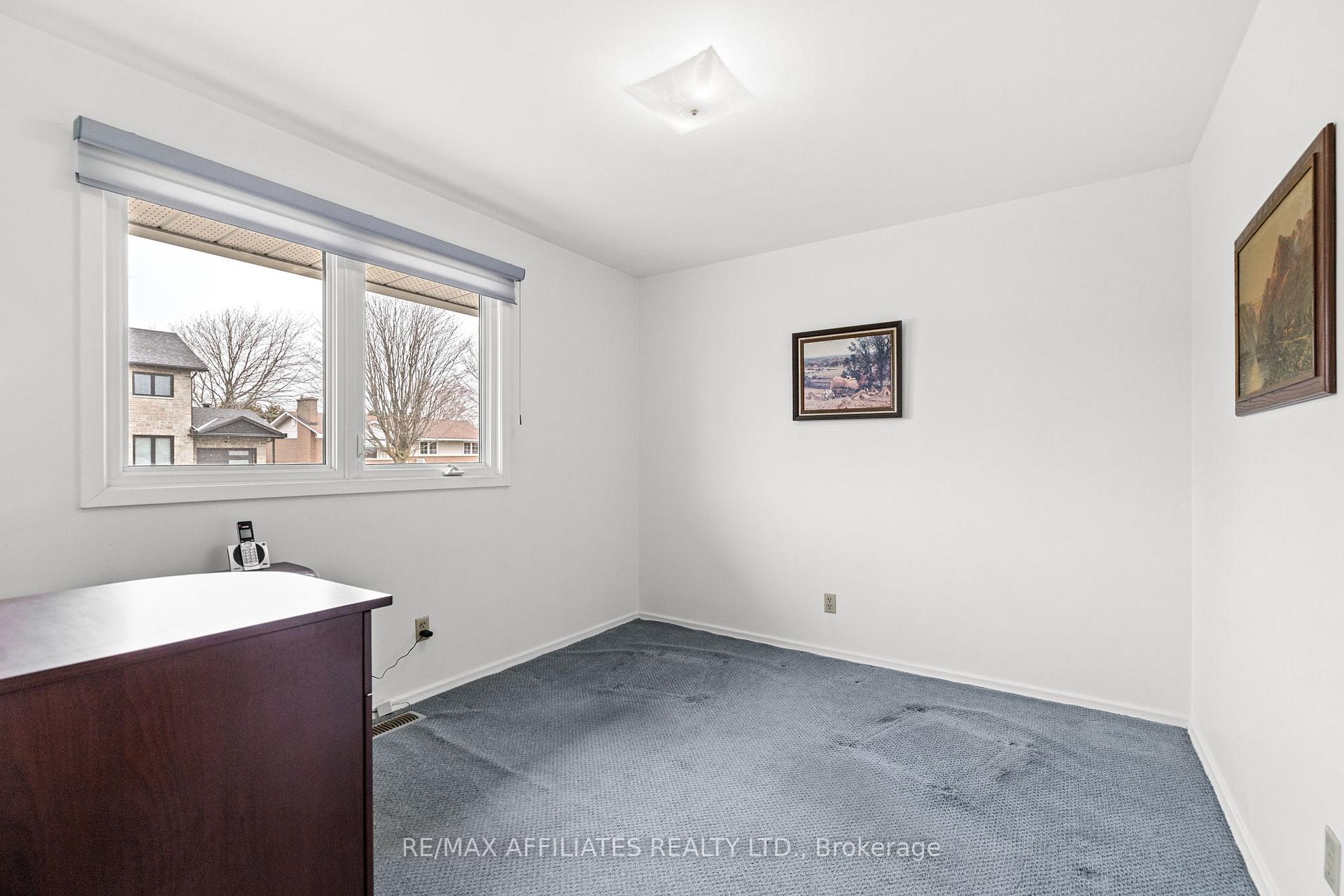 Photo 12 of 26 Parkside Crescent, Ottawa, Meadowlands/Crestview — HOMEH