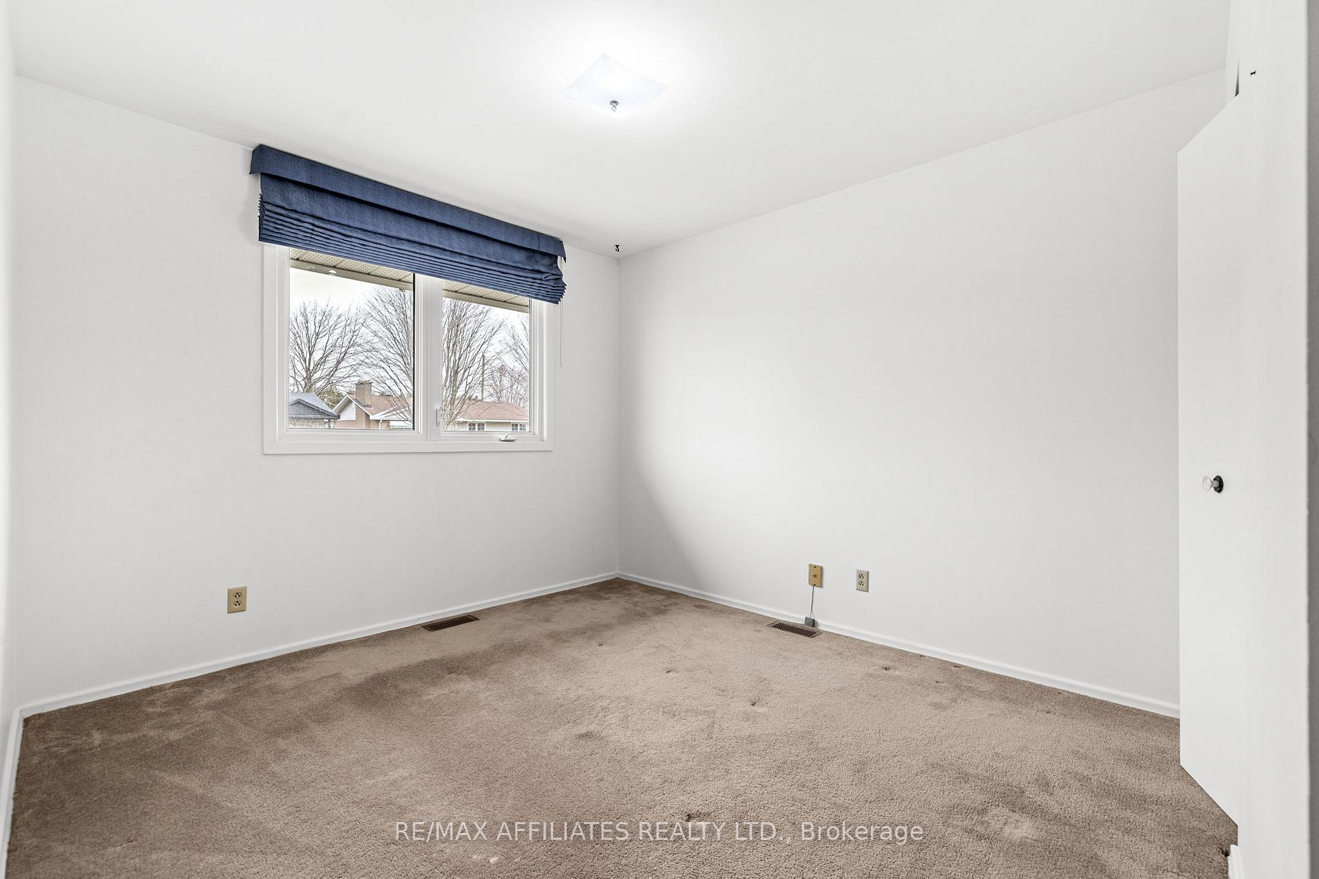 Photo 13 of 26 Parkside Crescent, Ottawa, Meadowlands/Crestview — HOMEH