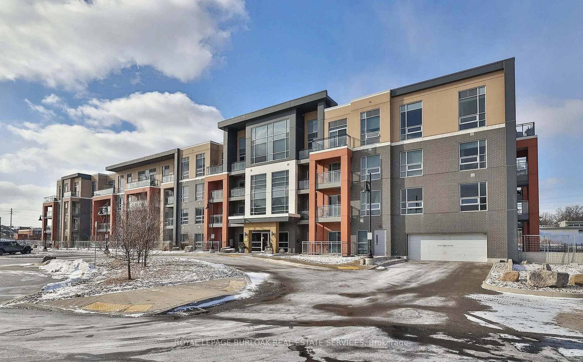 Photo 2 of Unit 114, 4040 Upper Middle Road, Burlington, Tansley — HOMEH