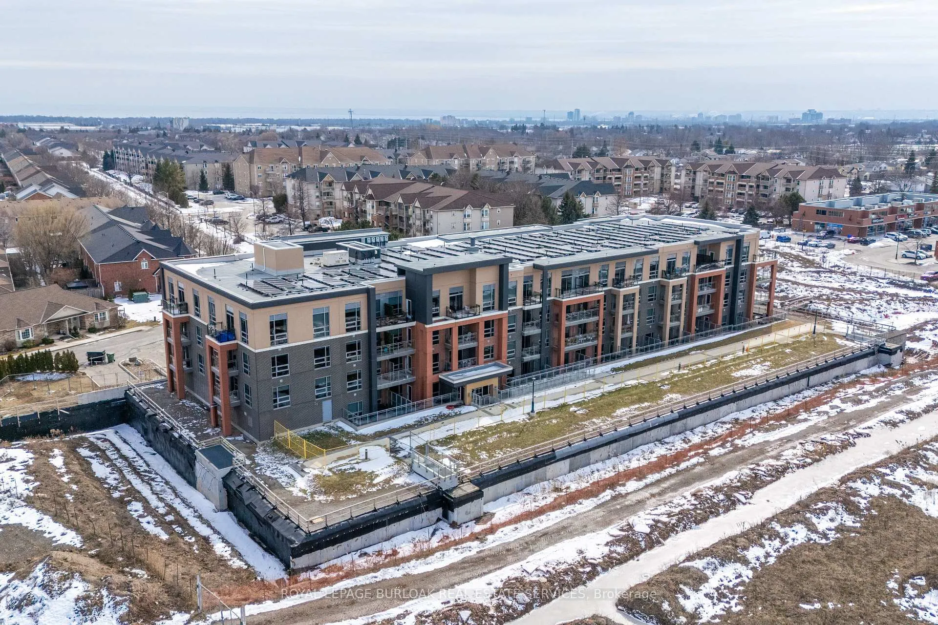 Photo 35 of Unit 114, 4040 Upper Middle Road, Burlington, Tansley — HOMEH