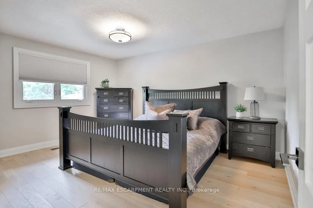 Photo 10 of 3354 Bristol Drive, Burlington, Palmer — HOMEH