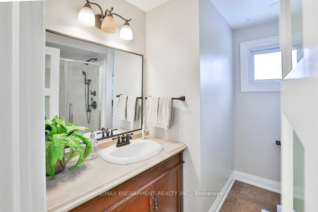 Photo 12 of 3354 Bristol Drive, Burlington, Palmer — HOMEH